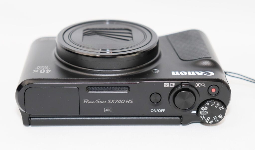 Canon PowerShot SX740 HS – a quality pocket camera for taking on-the-go