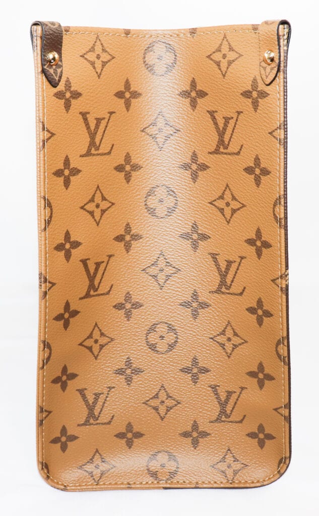 Side panel with the regular-size reverse monogram canvas